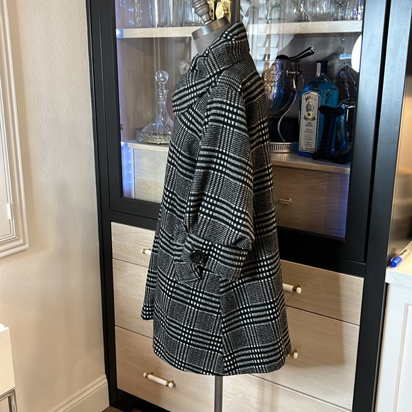 Anthropologie Hazel black & Gray Plaid Swing Coat Sz Medium BIG buttons ¾ sleeve - Picture 3 of 17